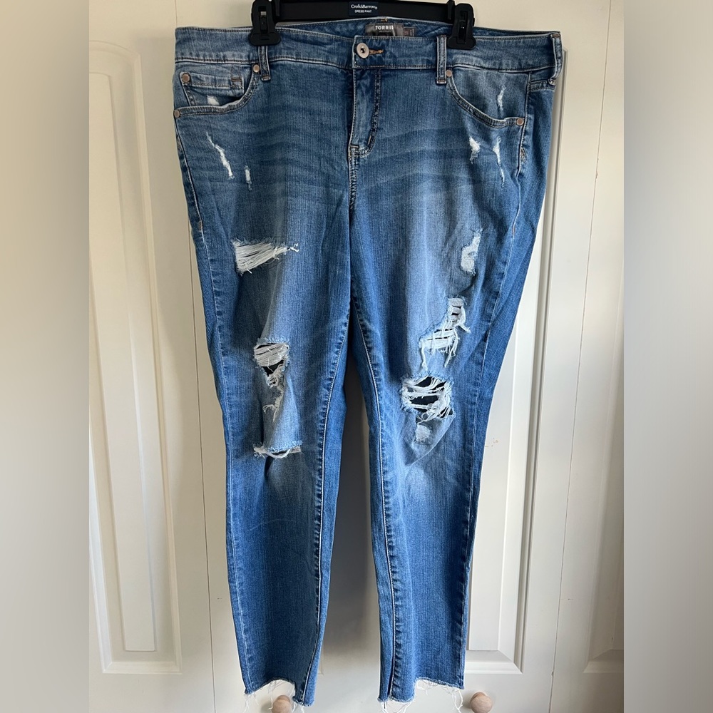 Torrid Boyfriend Crop Vintage Stretch Medium Wash
